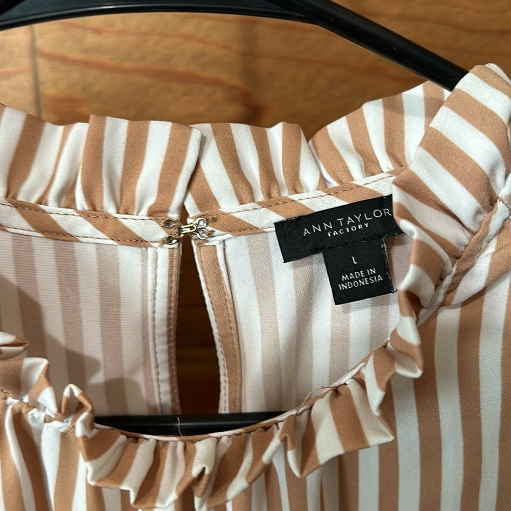 Ann Taylor Ruffle Neck Shell - Picture 3 of 3